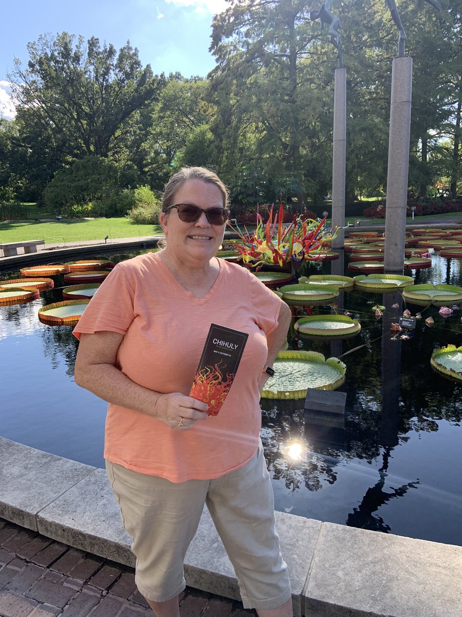 Fordfab5's tweet photo. A few years ago @FarmerDragons’ amazing art teacher @FarmerARTROOM did a piece of art with our students and it introduced me to #Chihuly. A seed was planted and it bloomed. Glad I was able to experience the Chihuly exhibit @mobotgarden https://t.co/LOEYKKQ0vU
