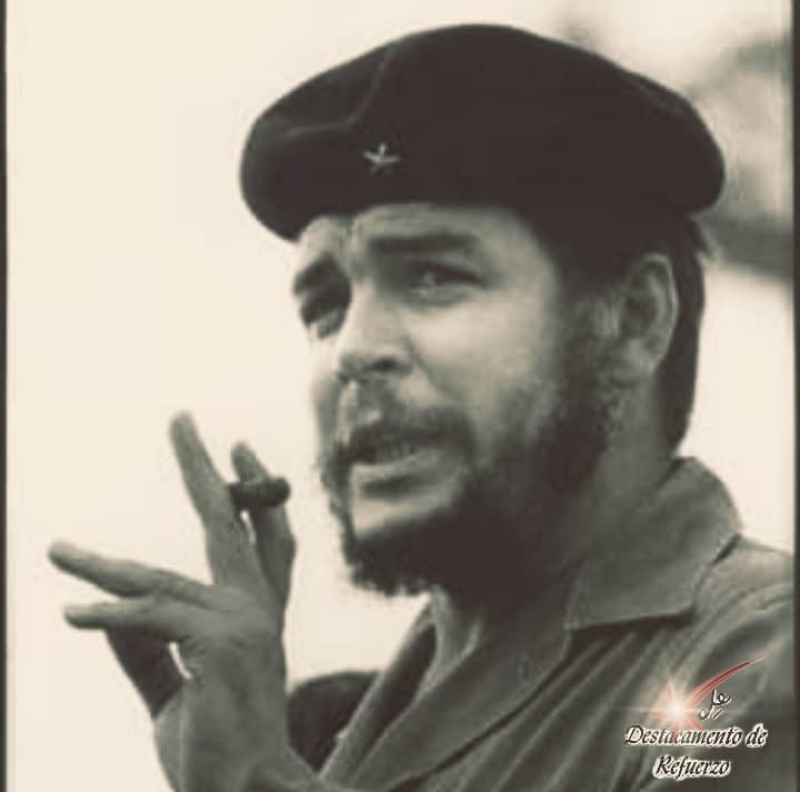 AlexisLorente74's tweet photo. 📢 Ché Guevara ‼️

📌Cuando hablamos de integridad, dignidad y entrega, ahí estás...

📌Cuando hablamos de Revolución, solidaridad e internacionalismo ahí estás...

🛑Y es que tú ejemplo ha trascendido al tiempo y tú obra es y será herencia que perdura...

#CheVive https://t.co/kDTGo7jpJ8