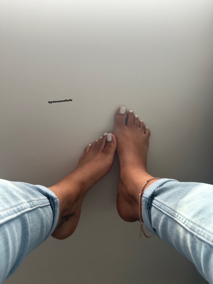 princesssofsole's tweet photo. #wrinkles #feetworshi̇p #feetcontent #feetgoddess #footworshi̇p #whitetoes #foottattoo #feetwrinkles #feet_lover https://t.co/scWgLZ7ZA2