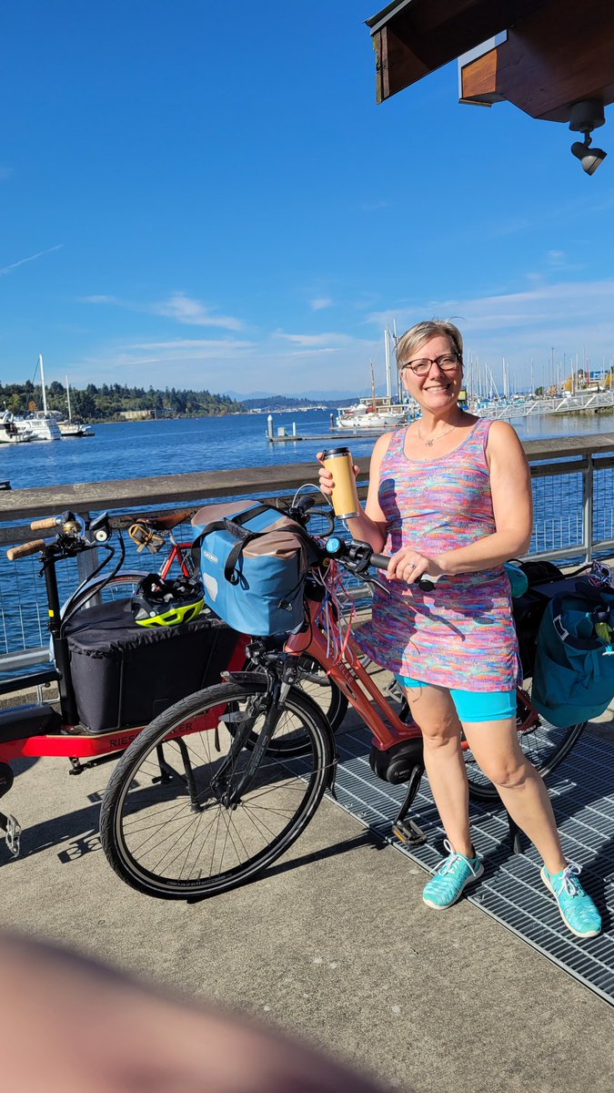 BarbChamberlain's tweet photo. #WeekWithoutDriving Day 7 = #Coffeeneuring #1 for me. Biked downtown with friends for errands and affogatto in the sunshine. Such a beautiful fall day; still ice cream weather! #cycling #Gelato #coffee #WhyWeRide #BikeEverywhere #BikeLove #BikeEvents #affogatto #EBikes https://t.co/9hVhvppnP6
