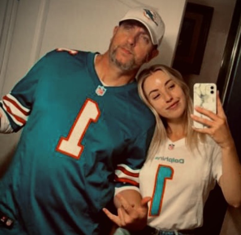KilgoreJ77's tweet photo. Raise ‘em to be Fin Fans. They’ll be prettier that way. 
😉 https://t.co/vtVcSpha3T