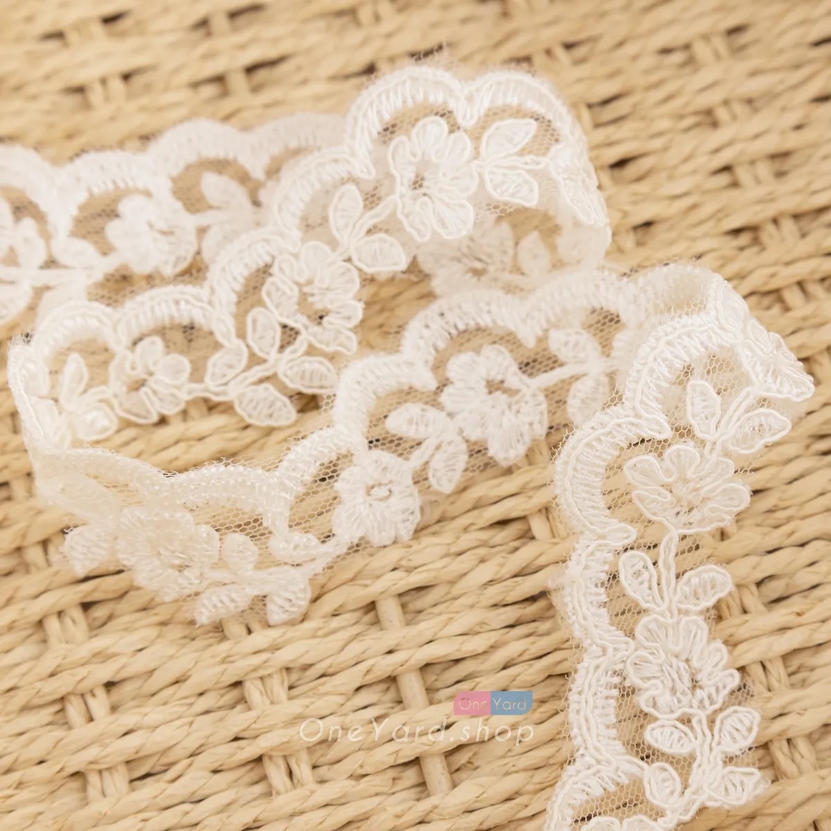 oneyard_fabric's tweet photo. Ivory narrow embroidered corded lace trim scallop edge with delicate small flowers. It is perfect to be used on bridal veils, headpieces, and wedding gowns.
#Fabric #Lace #LaceTrim #FlowerLace #FabricbytheYard #Decoration #Headpiece #OneYard
https://t.co/YS4UO24Luy https://t.co/jBvyt9z5lt