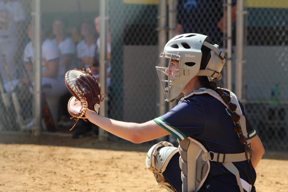 cece_johnston_8's tweet photo. Game against College of Southern Maryland last week. Got some time catching and at first. Great first set of games for the girls! @GoldeyBeacomSB @WilmUSoftball @USFSoftball https://t.co/mHRUN3w0Vz