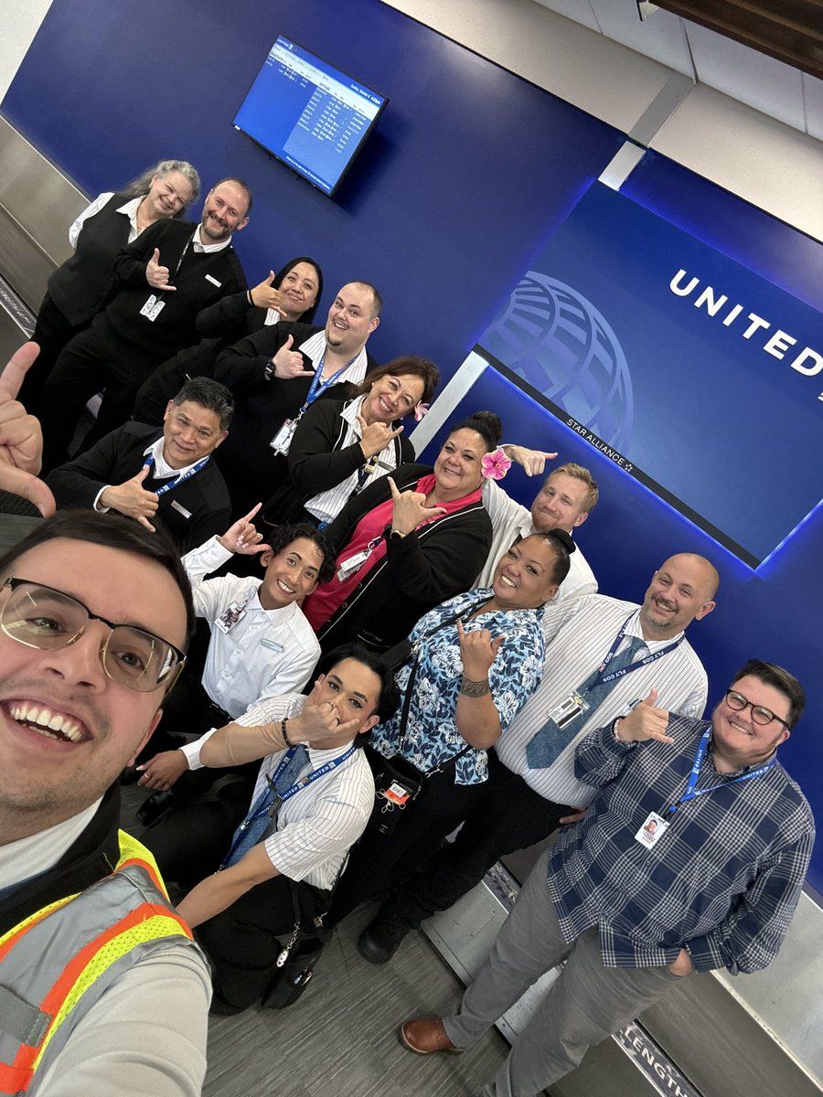 This may or not be the first #teamCOS selfie featuring some of @united’s newest family members!! Could not be more thankful for all of the support from our wonderful TDY agents… as well as welcoming in our transfers and COS agents to our United family.. and our newest Supervisor…