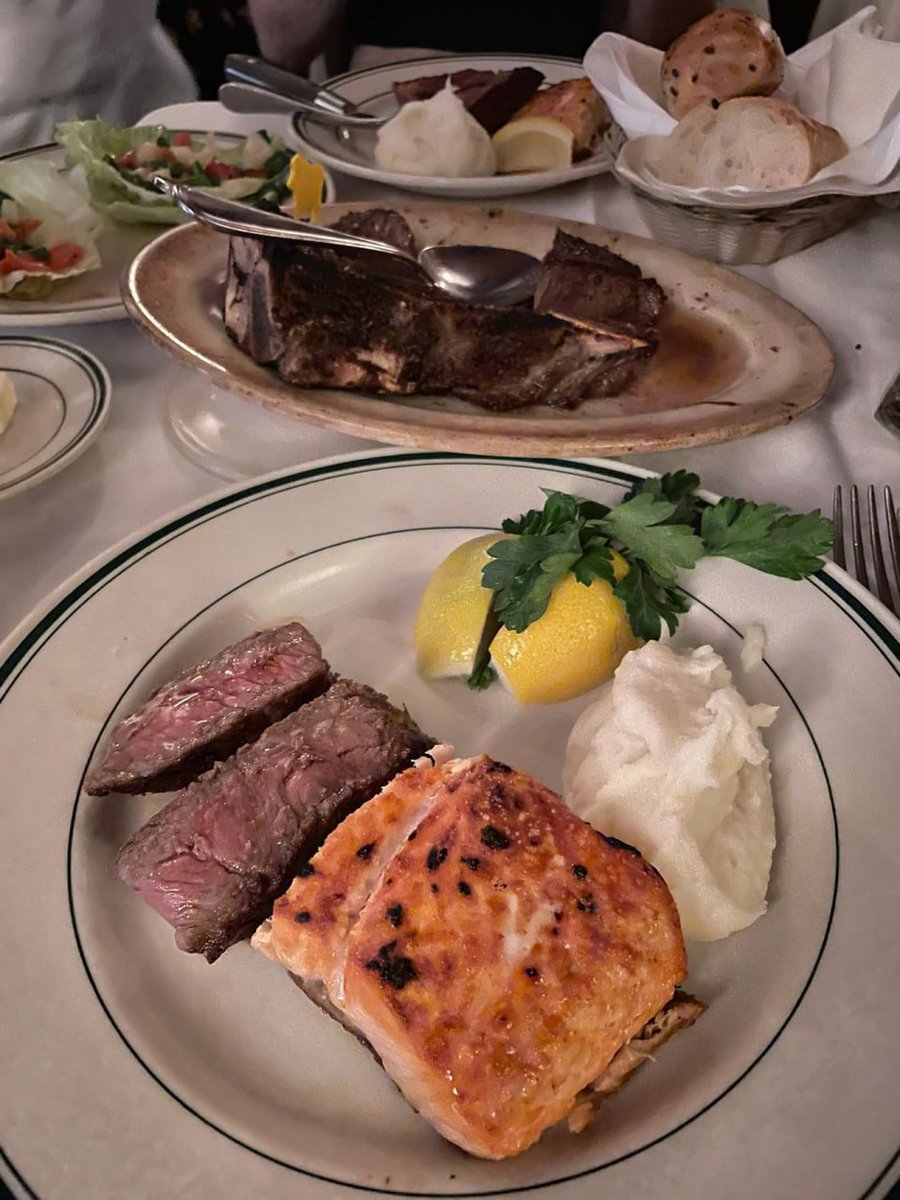 sifaluphmore's tweet photo. Dinner with friends https://t.co/8gSjFDPJkk