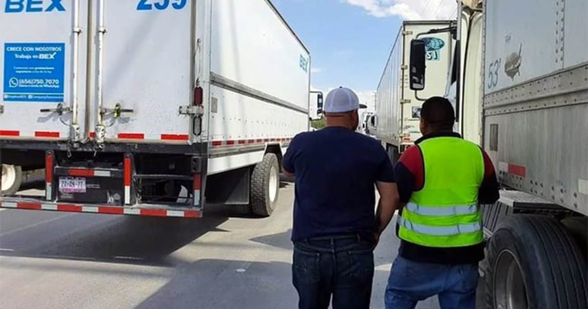 Radio_Zocalo's tweet image. Empeora crisis por migrantes en frontera con EU; paran 19 mil camiones por cierre de puentes
radiozocalo.com.mx/632325/
#CrisisMigratoria #Afectación #Comercio #CierreDePuentes