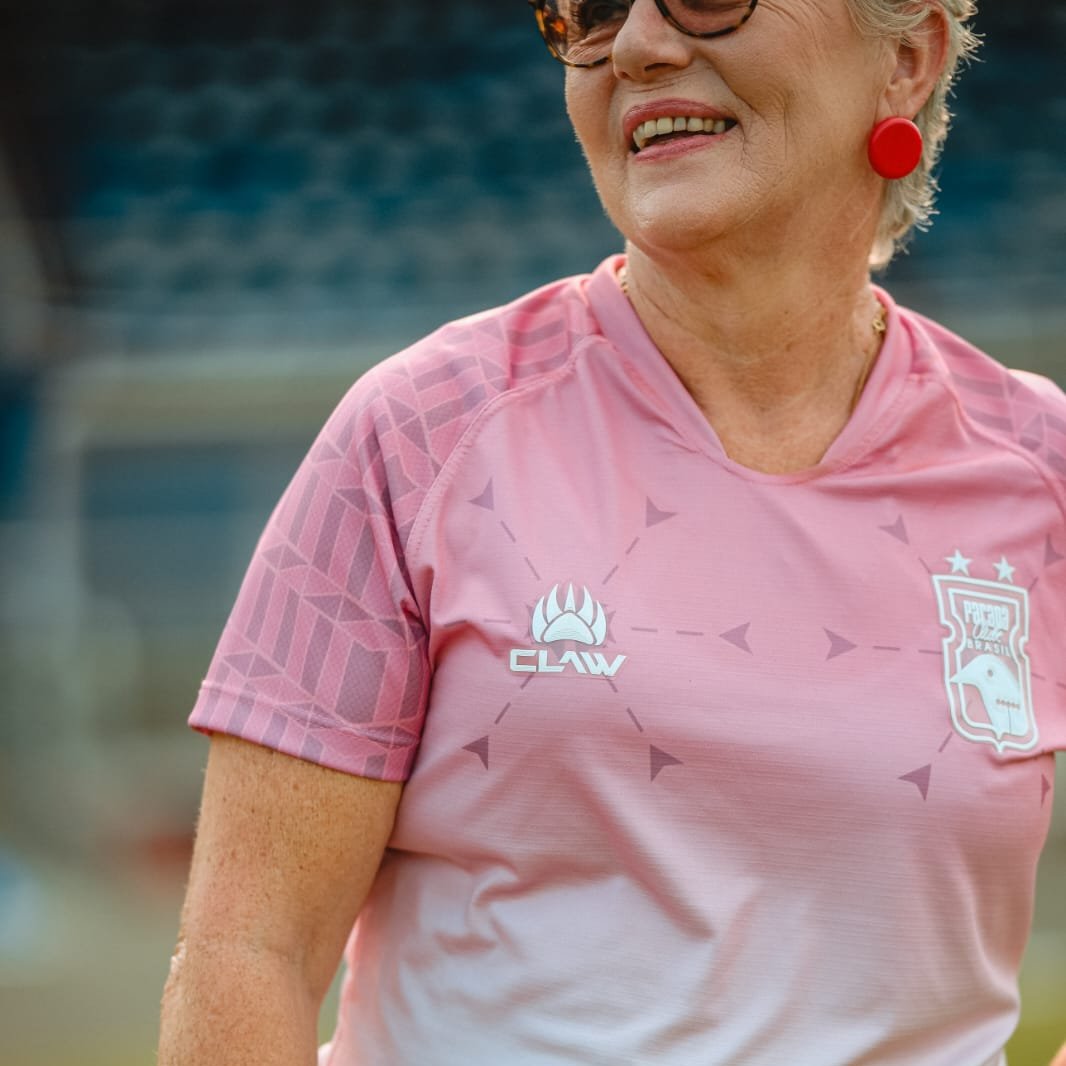 ParanaClube's tweet photo. ELAS CHEGARAM 🩷🩷🩷

As camisas alusivas ao Outubro Rosa do Paraná Clube estarão disponíveis para venda na Paraná Loja a partir desta segunda-feira, dia 9.

Além da loja, na Sede da Kennedy, a venda das camisas serão realizadas também pelo site https://t.co/ryGfpTaRMi. https://t.co/WoZ2yGfVtp