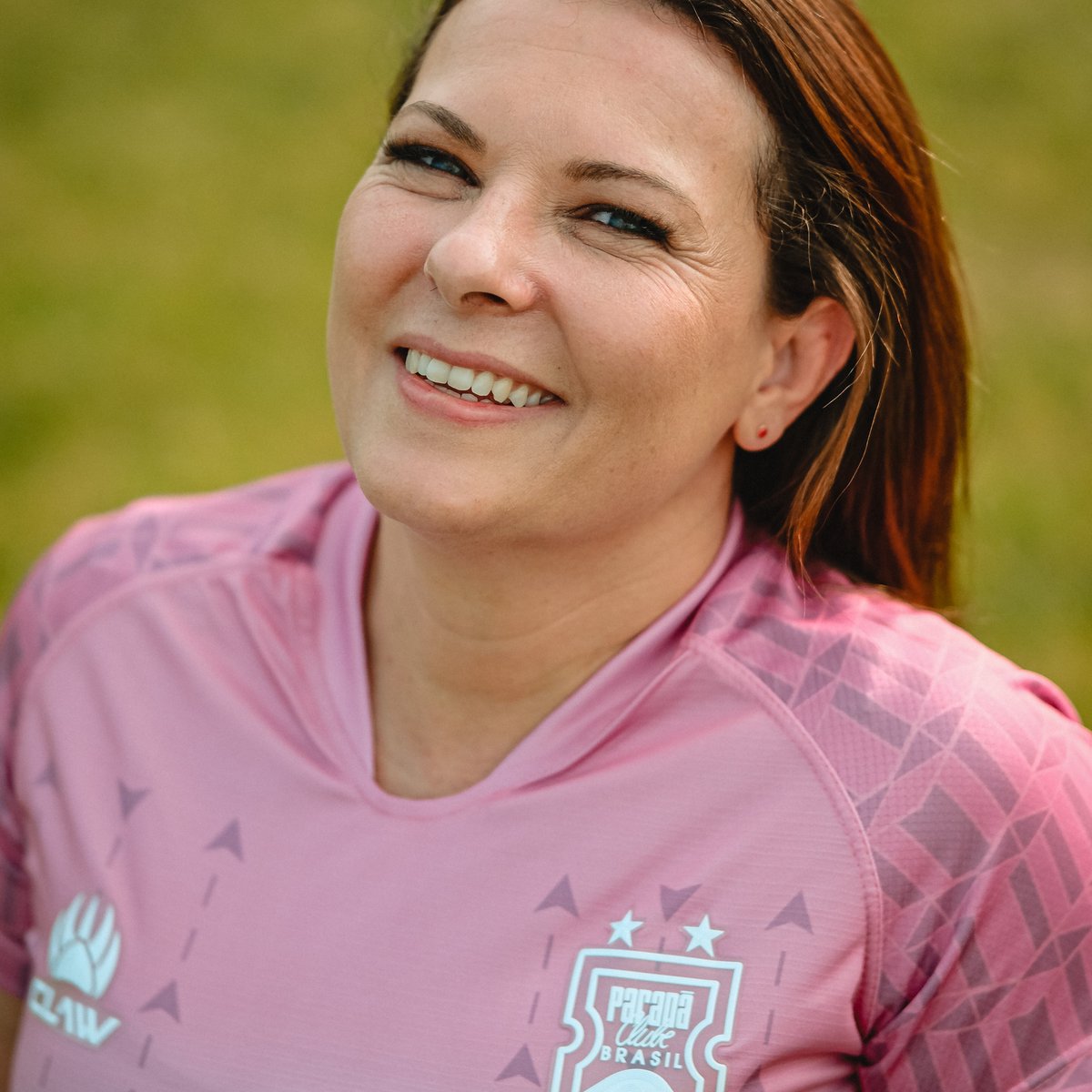 ParanaClube's tweet photo. ELAS CHEGARAM 🩷🩷🩷

As camisas alusivas ao Outubro Rosa do Paraná Clube estarão disponíveis para venda na Paraná Loja a partir desta segunda-feira, dia 9.

Além da loja, na Sede da Kennedy, a venda das camisas serão realizadas também pelo site https://t.co/ryGfpTaRMi. https://t.co/WoZ2yGfVtp