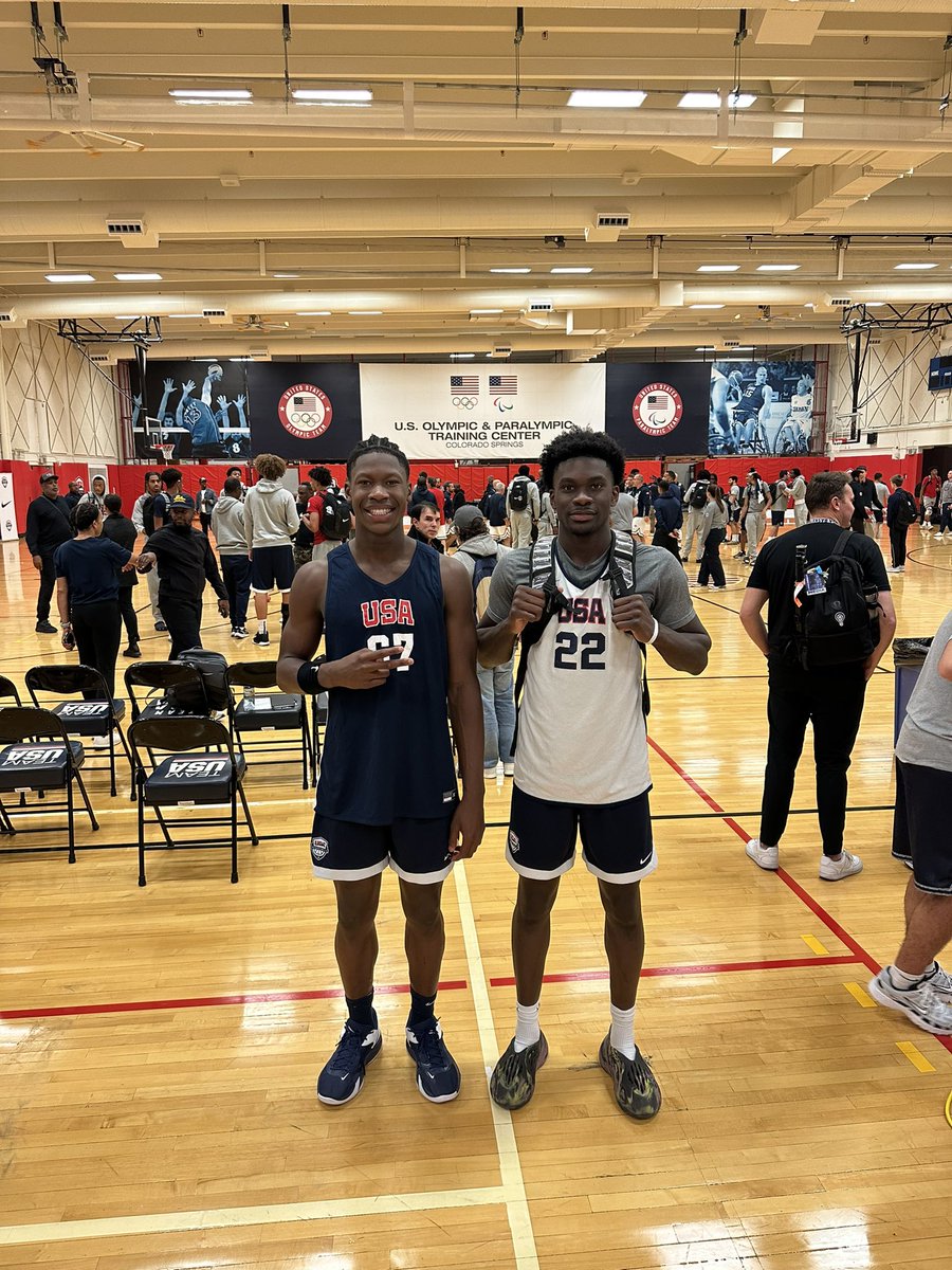 JJAndrews2026's tweet photo. ARKANSAS was represented well in Colorado Springs, CO at the @usabjnt October Minicamp! @annor2024 (BLUE) and I (RED) played against each other in the Team Championships today. RED Team won 27-19. BLUE team players were definitely tough competitors! #ArkansasHoops https://t.co/huPG5CrBbo