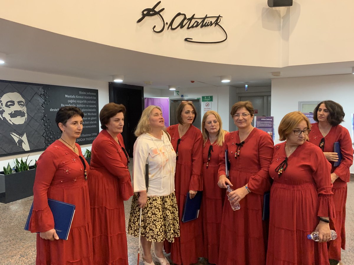 lkellecibirer's tweet photo. Şahane konser ve salonu doldurup taşan muhteşem enerjiniz için çok teşekkür ederim, iyi ki varsınız ⁦@finbelkadkor⁩  ⁦@findiklibel⁩ https://t.co/lb8iWnD4bi