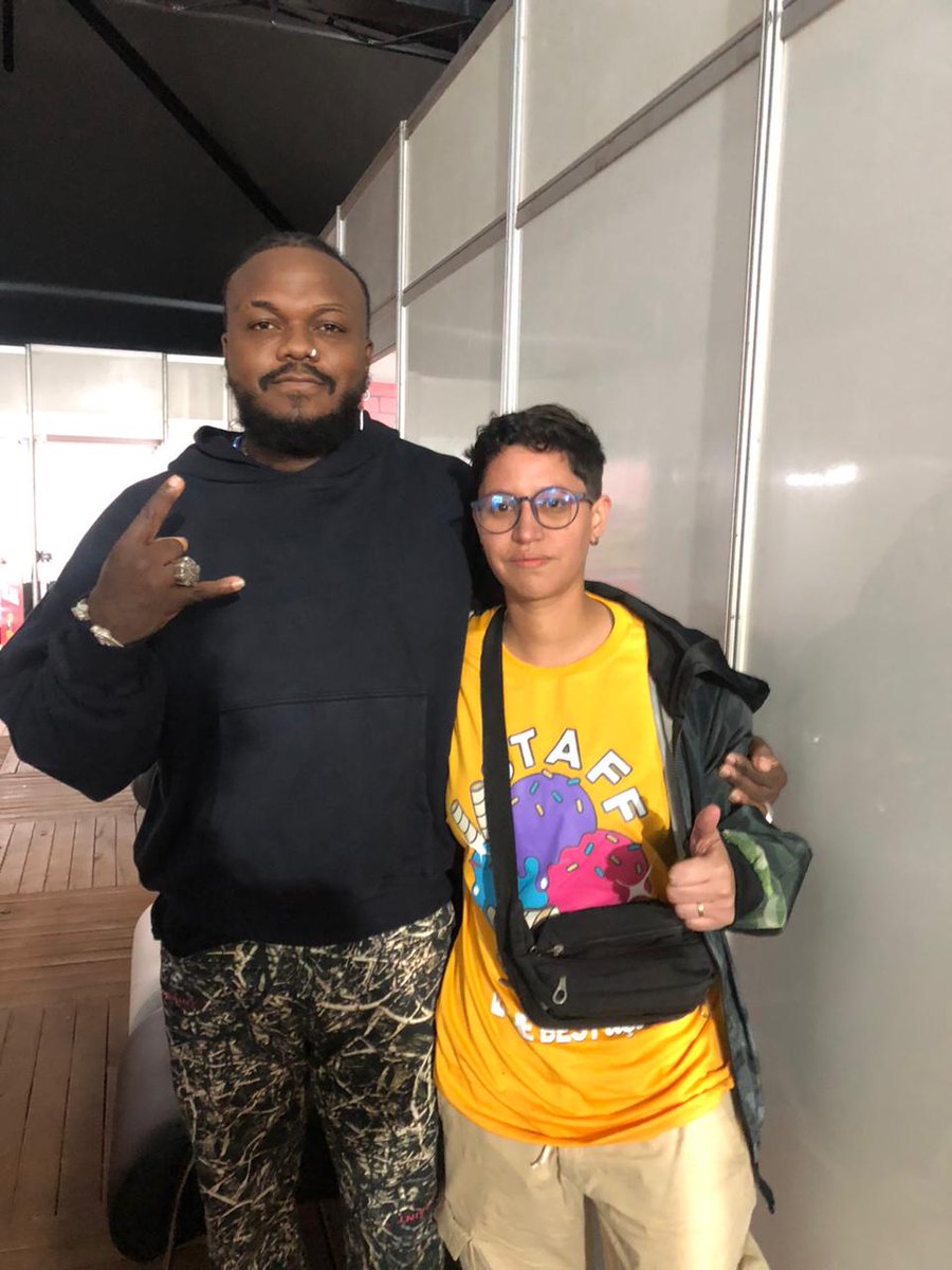 0captain7's tweet photo. Lembro quando emicida estouro e todo mundo disse que ele era vendido. 
Agora tá uma onda de falar do Djonga. 
Eu trampei das 10h as 4h, tava morta, mas esperei. E o mano deu atenção, com mó carinho. 

Vocês só não quer preto rico. 

Que Ogun te projeta mano @Djongadorr https://t.co/Ll0OrGvs0U