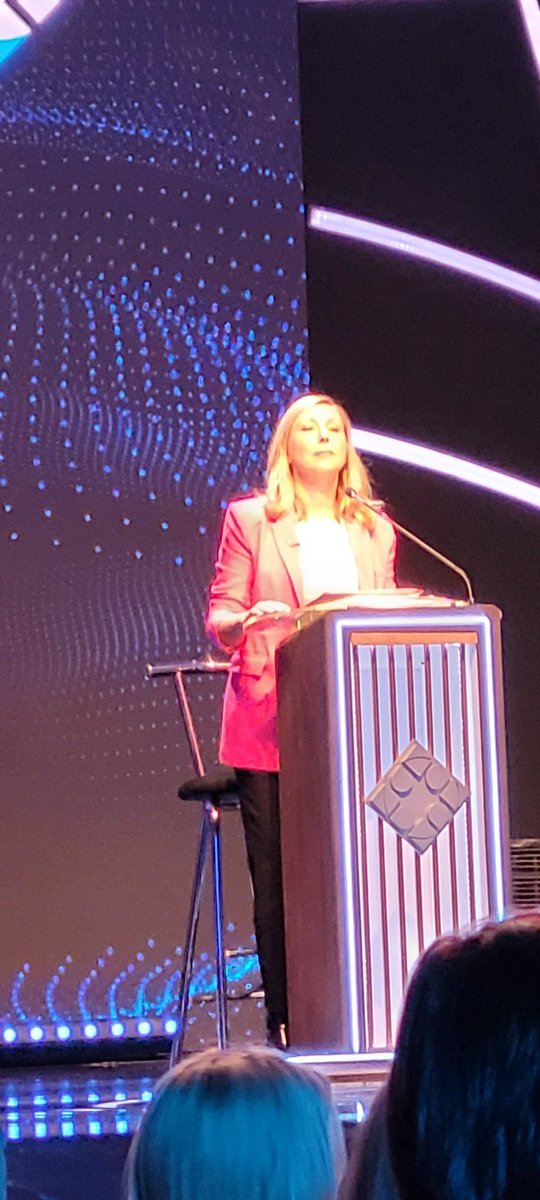 NoeAguero80's tweet photo. Archi orgullosa de estas dos enormes luchadoras! @LilianaOlivero @myriambregman
Las que no se callan, las que luchan junto a los trabajadores, las que pelean por el ambiente, las que defienden los derechos de las mujeres y disidencias y de la juventud. Banco c el puño en alto https://t.co/EpVUKnsDau