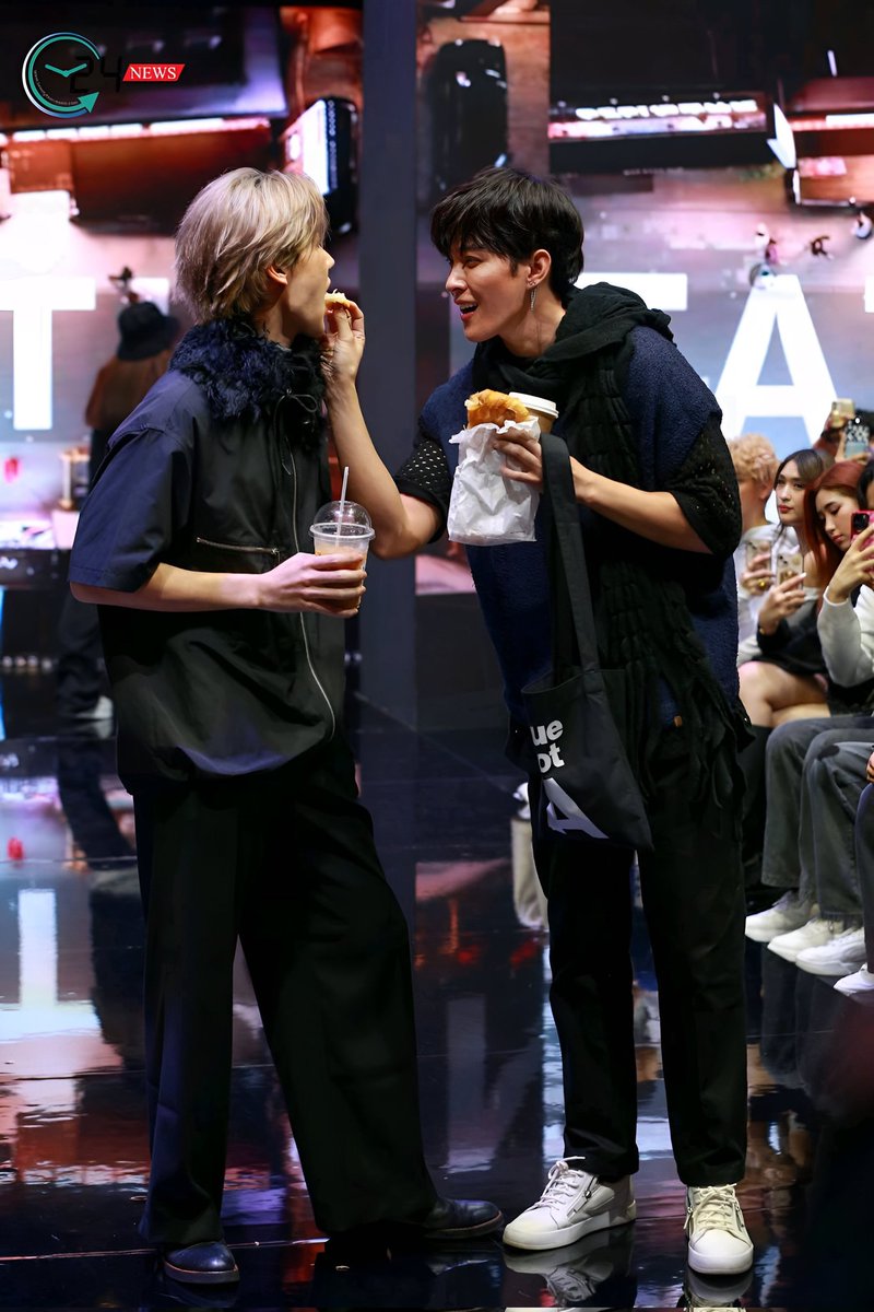 _24News_'s tweet photo. ต๊อด - เชค ร่วมเดินแบบจาก ALAND ในงาน Bangkok International Fashion Week 2023
#ALANDBIFW2023 #BIFW2023
#SiamParagonBIFW2023
#TodCheque
#TodPranapong
#ChequeWCRW https://t.co/UGStBztSFf
