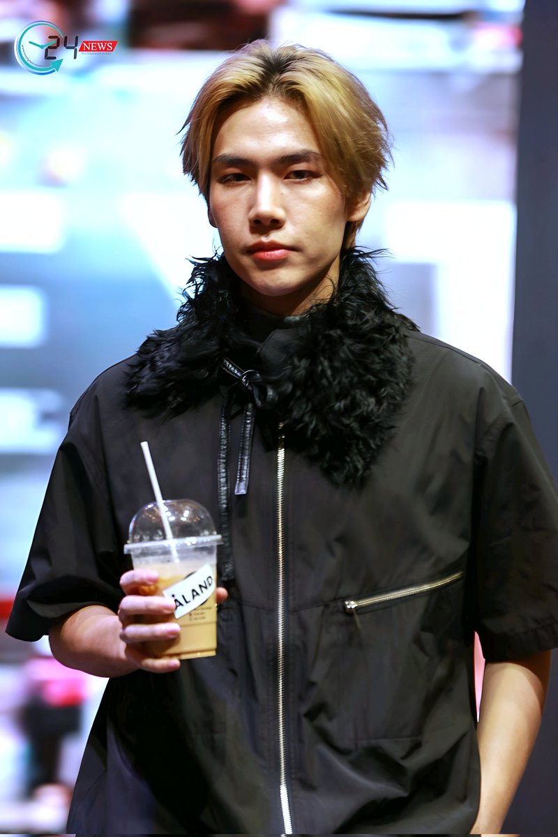 _24News_'s tweet photo. ต๊อด - เชค ร่วมเดินแบบจาก ALAND ในงาน Bangkok International Fashion Week 2023
#ALANDBIFW2023 #BIFW2023
#SiamParagonBIFW2023
#TodCheque
#TodPranapong
#ChequeWCRW https://t.co/UGStBztSFf