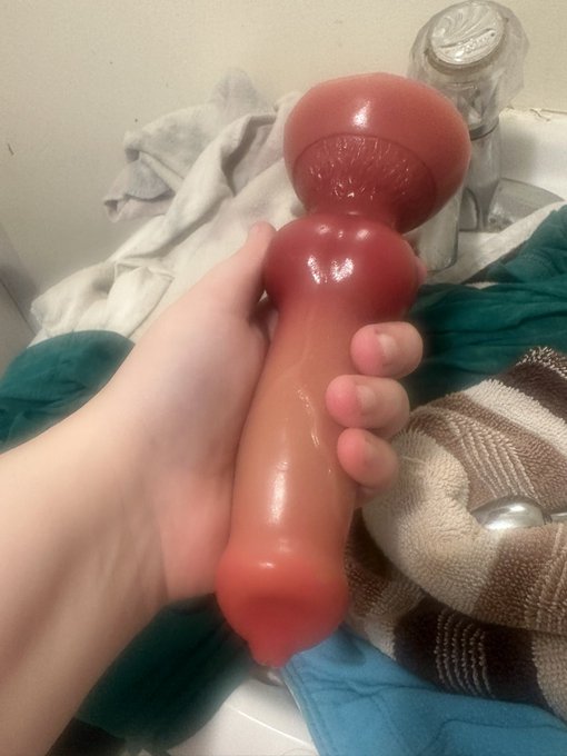 Can&rsquo;t wait to use my new knotting dildo 😈 https://t.co/F3eClmqMbF