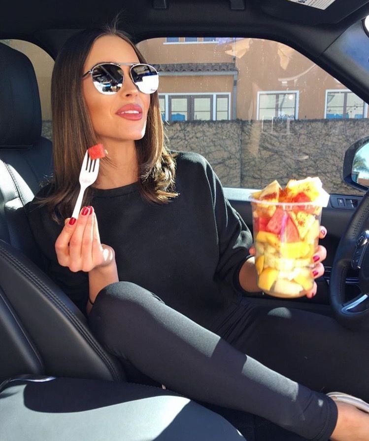 TooHot2HandIe's tweet image. "Oh Papi! Look what I have @BallsOfSteele_. I'll be happy to share. All I ask for is a kiss on my lips."