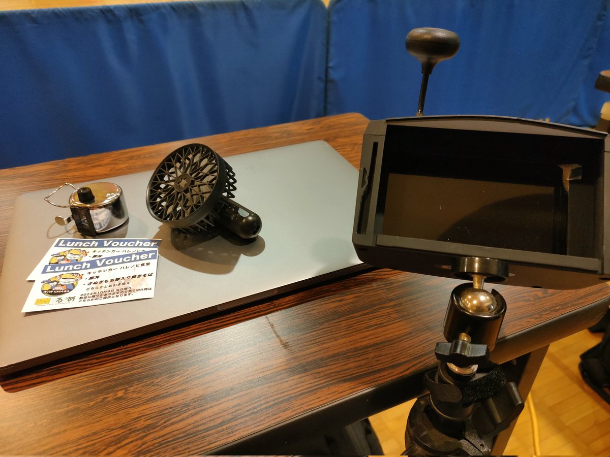 41dronecafe's tweet image. 練習開始ー！
@RedBeeJuavac
@Akira_Rbj13072 と「チームＴＴ」で優勝めざします！
#tinywhoop #tinydrone #ドローンレースまるがめ