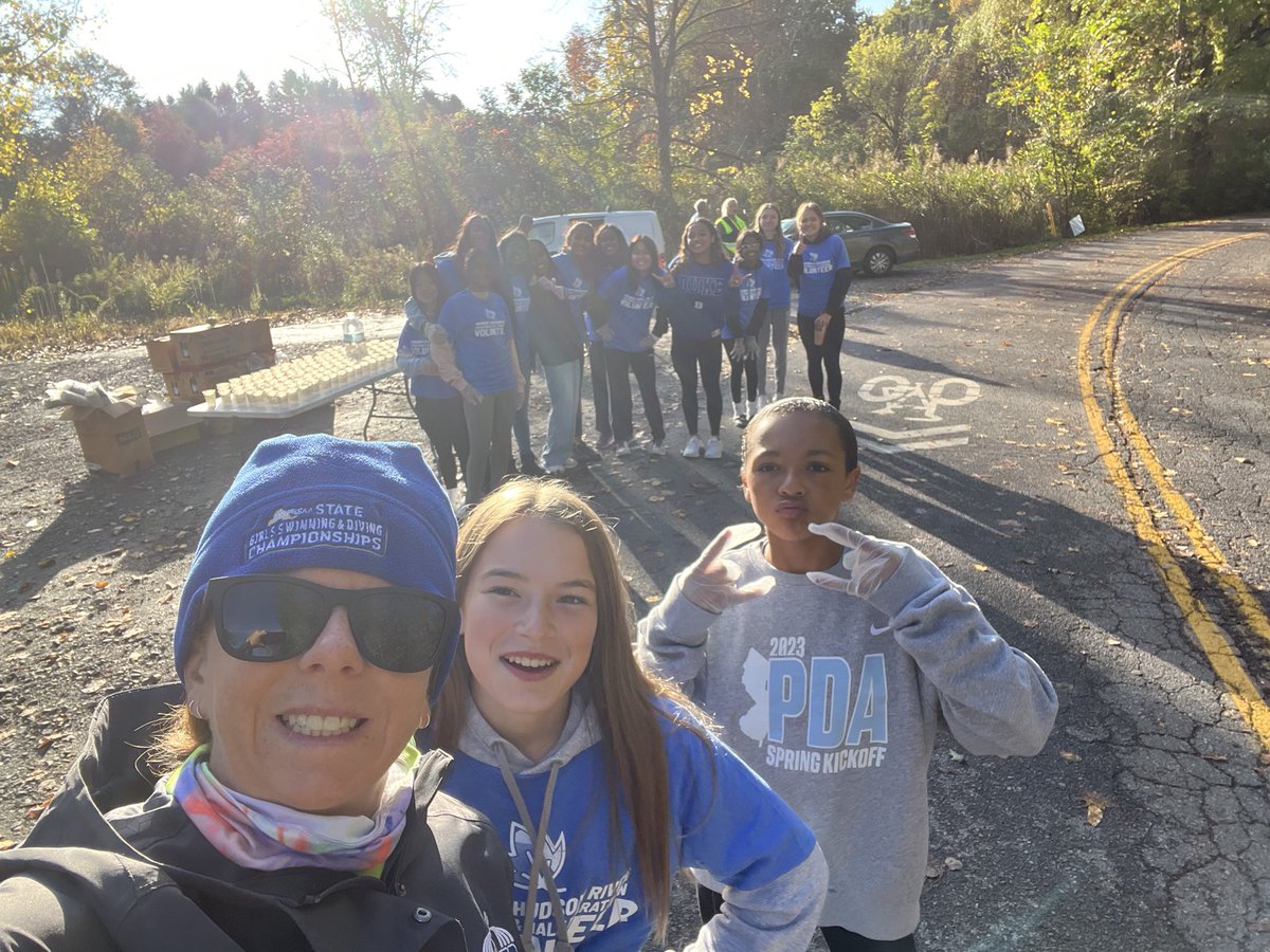 GxcShaker's tweet photo. Several members of the team were happy to help at one of the water stops along the Mohawk Hudson River Marathon route today! And thank you to Coach DeBellis for supervising the group!! Nice work volunteers and great job marathon runners!!! 🦬 https://t.co/h8LrMBD6sC