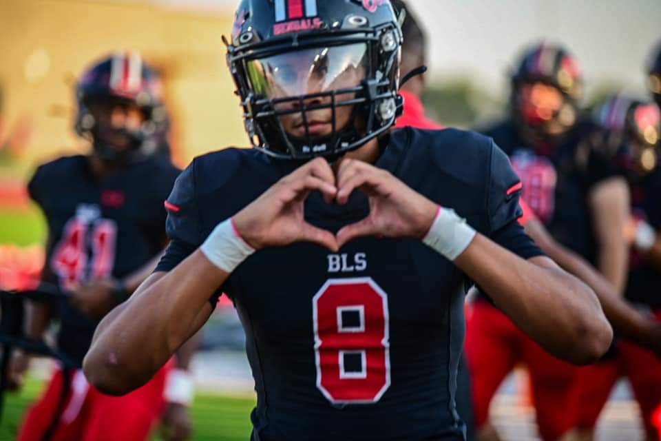 There he is!
#BLS
#TXHSFB
#HSFootball
#BengalLifestyle
#FutureNFLPlayer
#BraswellFootball
#BengalExcellence
#KeepChoppingWood
#FridayNightLights