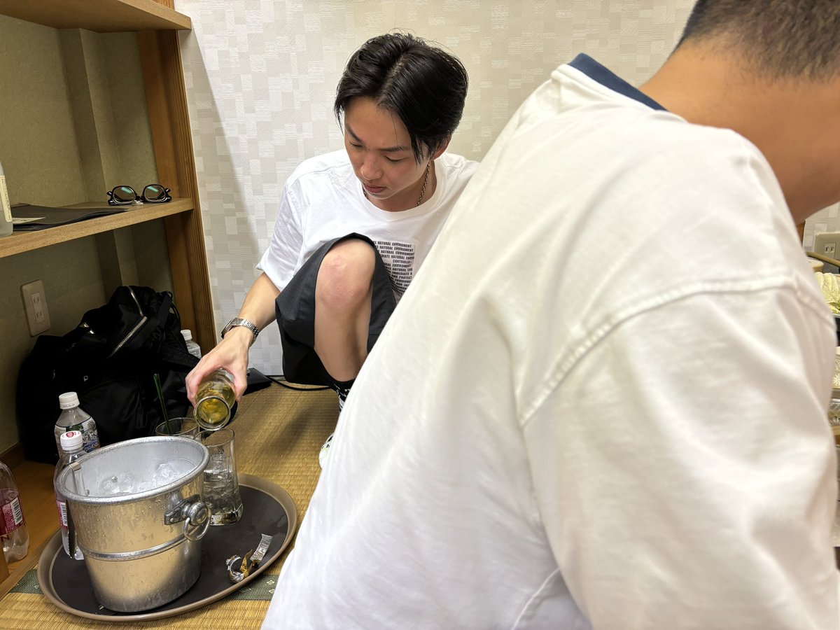KumamoP's tweet photo. 漫才シュタインin沖縄にinさせていただきました！！！アフターシュタインも出させていただき最高に楽しかったですし最高に美味しかったです！！！！
ゆず兄の作ってくれるお酒が一番美味いなぁとみんなで改めて言いあいました！！！みんなに縁起のいい赤身ハートマークわけてあげるわね♡ https://t.co/CPe5dQ4diD
