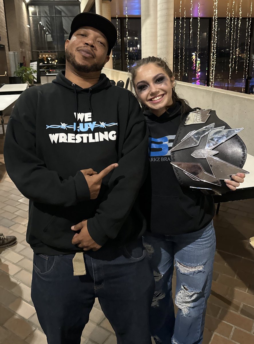 WeLuvWrestling1's tweet photo. I try to tell ppl Blue is childish, but sheโs also seems to be going dark nowโฆ gon stick beside her @Skyebyee #WeekendLuv https://t.co/12KgAHPYpg