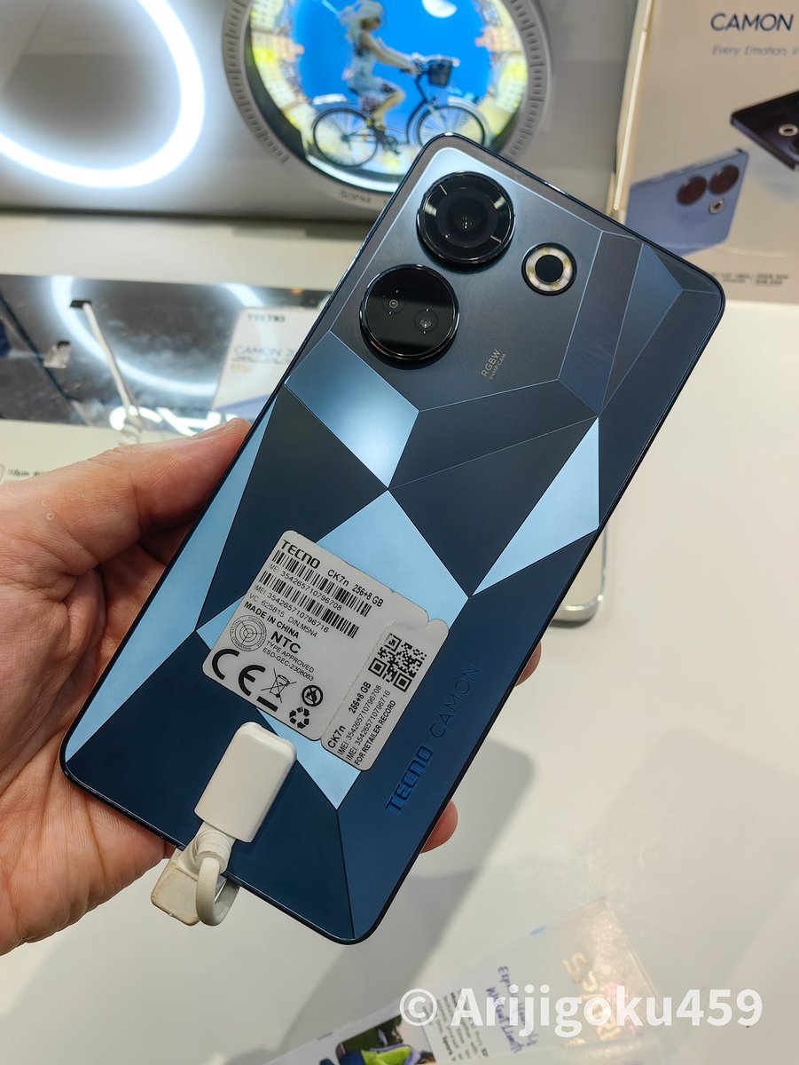 arijigoku459's tweet photo. やっと実機を触る事が出来た!TECNO Camon 20 Predawn Blackカラー(フィリピンで撮影)
☑️チップ : Helio G85
☑️ディスプレイ : 6.67インチAMOLED / 2,400 x 1,080 / 60Hzリフレッシュレート
☑️カメラ : Main 64MP / Depth 2MP
☑️バッテリー : 5,000mAh
☑️充電 : 33W有線
☑️IP53
#camon11 https://t.co/7pHm0gHseG