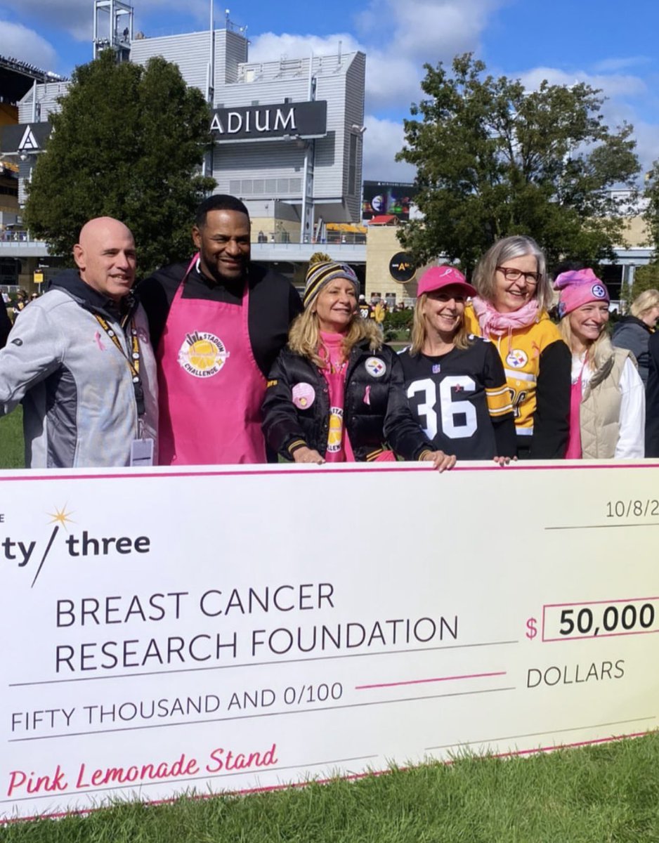 oesterreichs's tweet image. No better day than a (winning)  #Steelers game day for #Pinklemonade #makeastand to support breast cancer research @BCRFcure Thanks @JeromeBettis36 #citrone33foundation #PLSC for making it happen! @Adrianvlee #bcsm @UPMCHillmanCC @MageeWomens