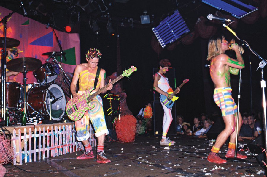 crockpics's tweet photo. Red Hot Chili Peppers in Los Angeles, 1982. Photo by Ann Summa. https://t.co/b49GOhVzA6