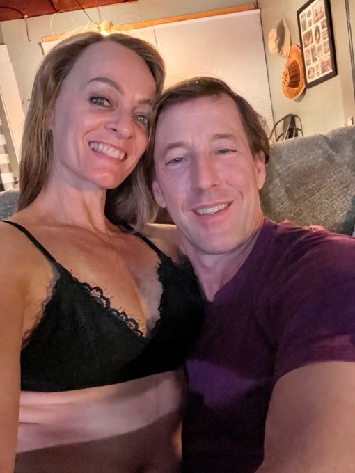 Last stream from the lake house! Cum join us. https://t.co/8Rfy0NwQ5j