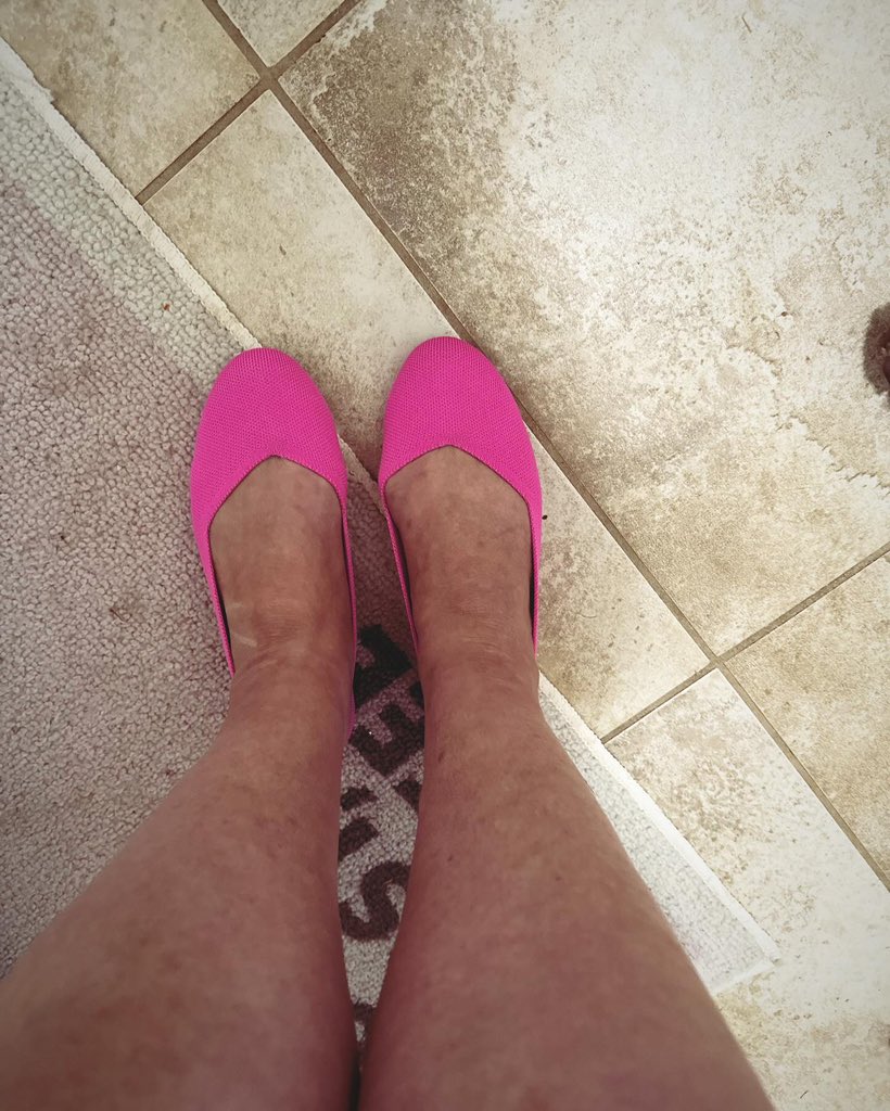 SRRAtlanta's tweet photo. I’m ready! #hrtechconf bound! @SapientInsights #gettingloud in pink and orange this week. See you in the expo, at the Keynote and the pre-conference workshop. #HR #HRTech https://t.co/WywOCPNy76
