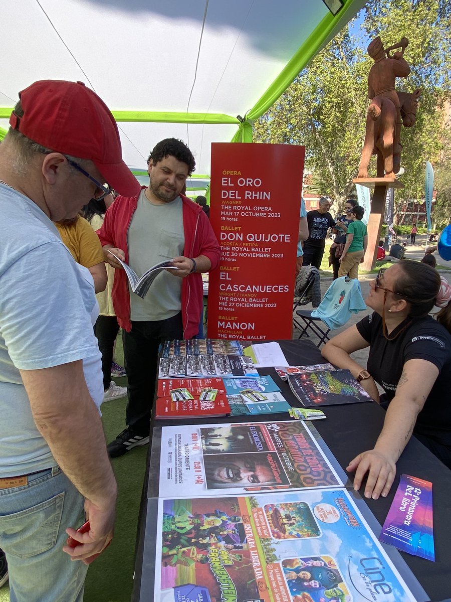 paquitalapaca's tweet photo. Otra exitosa jornada de la #primaveradellibro2023 en el bello #parqueinesdesuarez de @Muni_provi Lunes 9 último día! 11 a 20 hrs, acceso por Vasconia y Bilbao. Muchos libros con descuentos, novela, ensayo, historia, cómic, poesía, cine, arte, infantil y juvenil @EditorialesCL https://t.co/pkN361Fpnz