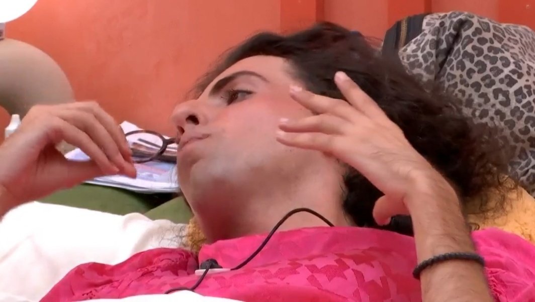 GHNickoO's tweet image. Yo me estoy descojonando con estos 2, son Pili y Mili 😂 #GHVIP8O