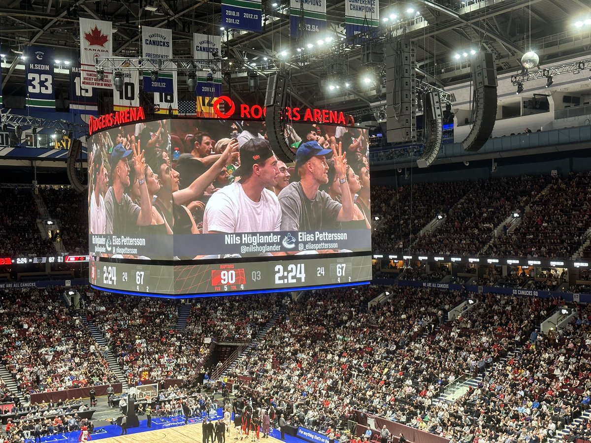 Quick wave from Nils and Elias sitting court-side today