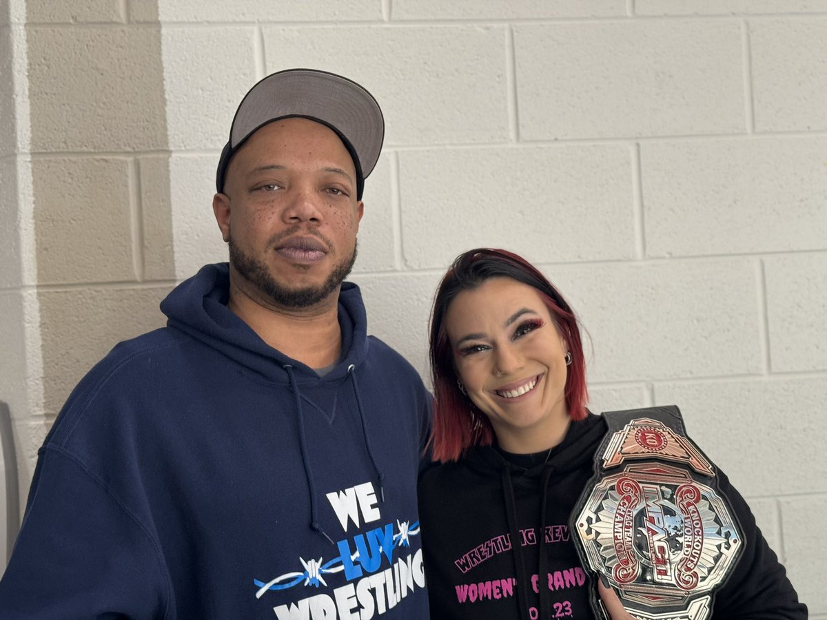 WeLuvWrestling1's tweet photo. Idk yโall @Kelly_WP it just works. 1/2 of the #KnockoutsChampion #WeekendLuv https://t.co/9IZaR1QA7z