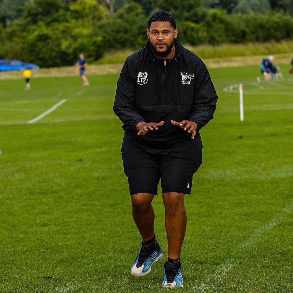 LoganTillman's tweet photo. #tb to installing the #OneLegPassSet™️
in #England w/ @Knights_NH 🙌🏽
📸 @gumbs_adam 

DM to bring a @lt2fba clinic to your city / state / country https://t.co/aGIA4mnKPi