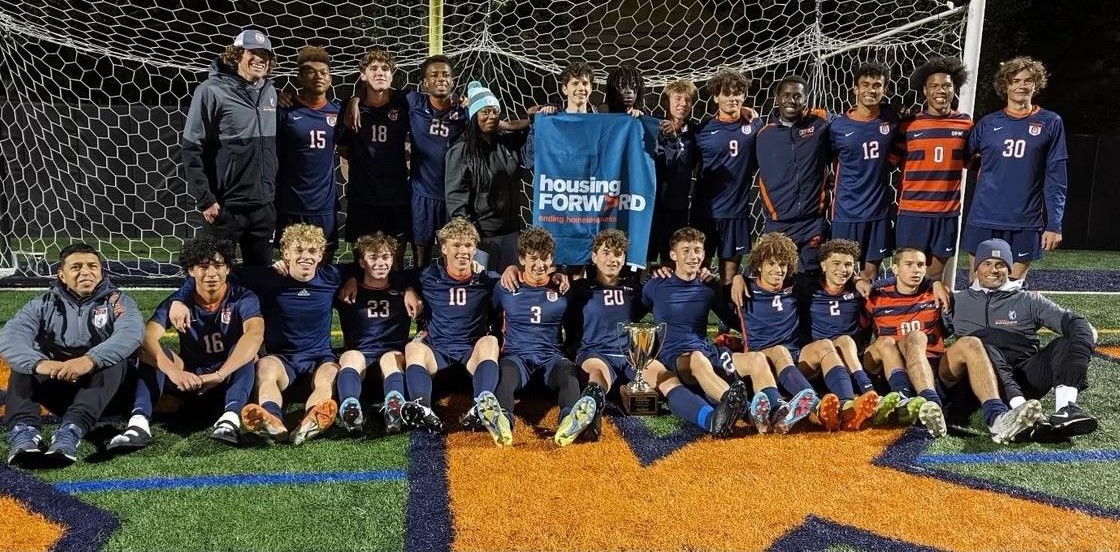 OPRFEmbrace's tweet photo. Undefeated, ranked #1 in Illinois...and just hitting their stride -- that's the @oprfhshuskies boys' soccer team.
This story looks at their recent dominance, including a pair of 6-0 routs, most recently a shutout of Fenwick on Friday.
https://t.co/xtRnBQexxJ https://t.co/JrgIVcYFx7
