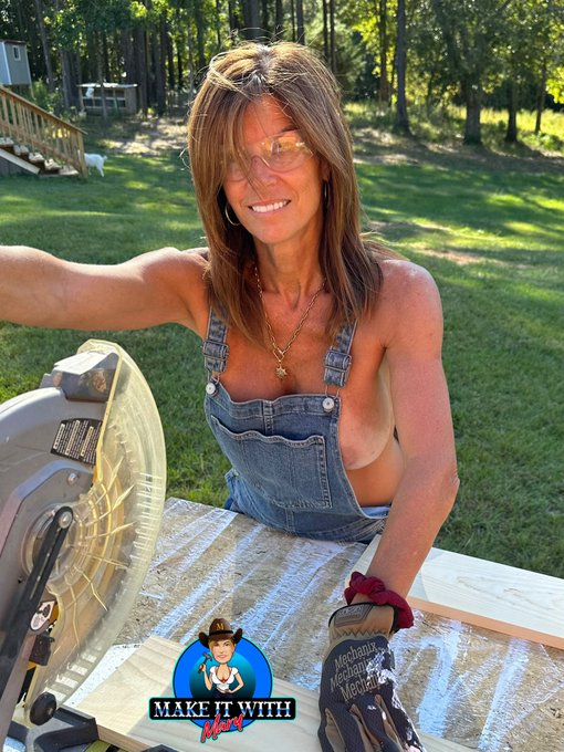 Wood work ❤️ https://t.co/KKwQdsucQd https://t.co/QIz5Cabayf