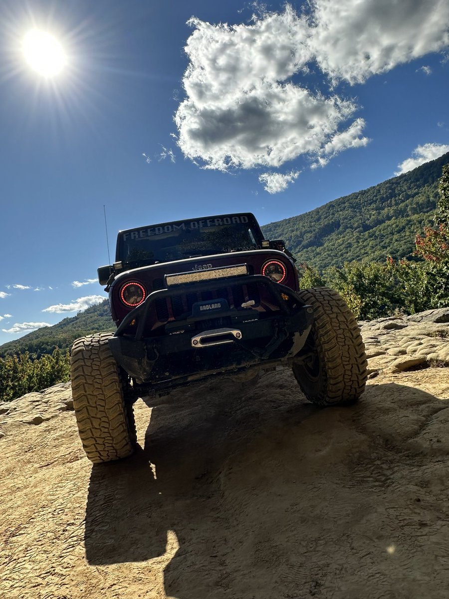 ksims9292's tweet photo. 50 ain’t too bad….#birthdayride #windrockpark #tennessee #jeeplife #myhome https://t.co/dO42FZ9ij8