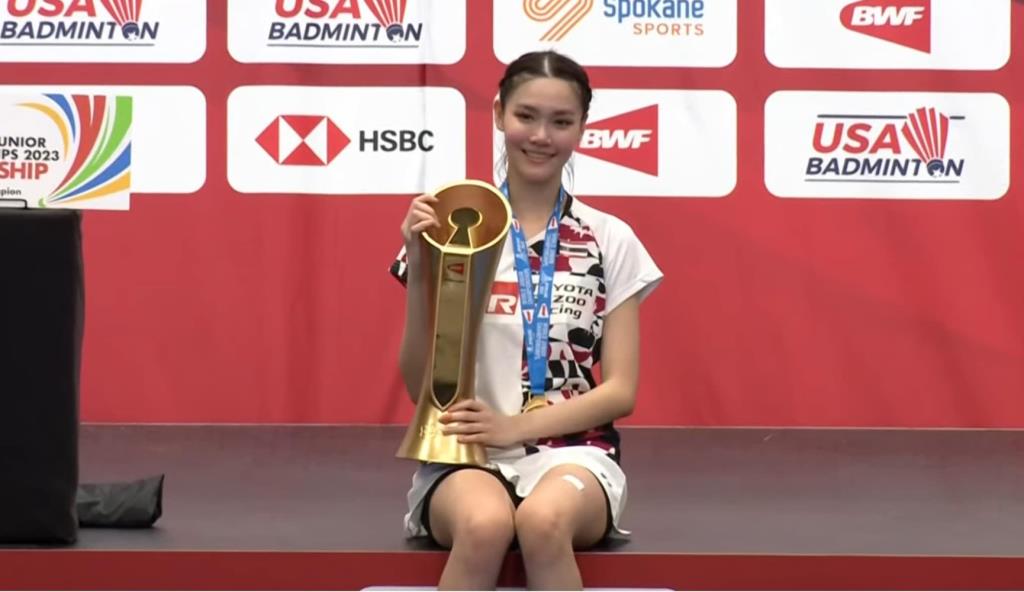 สุดยอด เด็กไทยวัย 16 ปี  น้องพิงค์" พิชฌามลณ์ โอภาสนิพัทธ์ คว้าแชมป์การแข่งขันแบดมินตันรายการบีดับเบิลยูเอฟ เวิลด์ จูเนียร์ แชมเปียนชิพ (เยาวชนโลก 2023) ประเภทหญิงเดี่ยว ที่เมืองสโปเคน รัฐวอชิงตัน สหรัฐอเมริกา