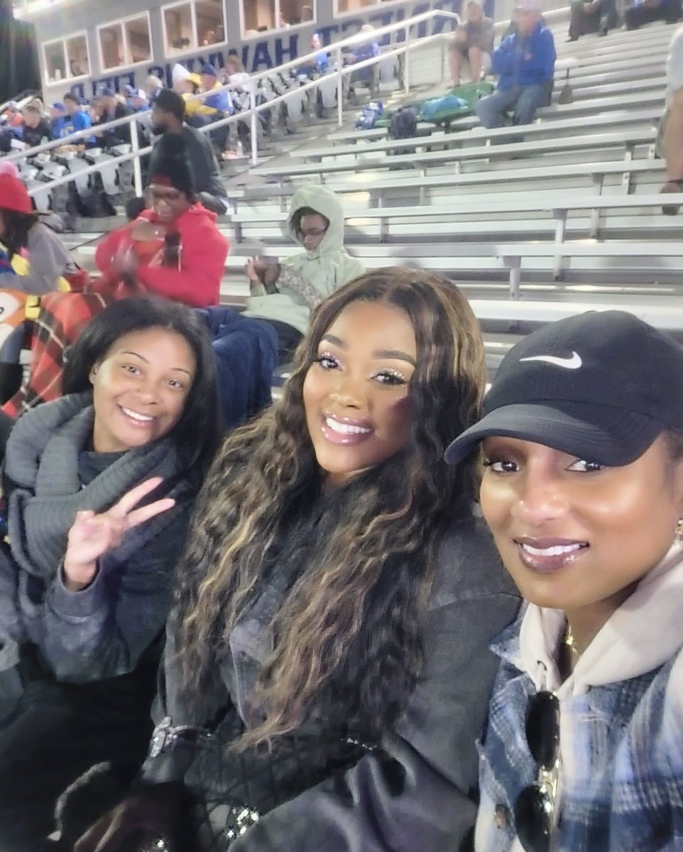 blackbuttrfly's tweet photo. Had a super fun road trip with the Fam traveling to watch my future son-in-love play in his 1st football game against a Texas school! Love these to life! 🥰❤️😘 #familytime #familyfirst #lovemyfamily #familyovereverything #love #roadtrip #commercetx https://t.co/eyJVzDBo6J