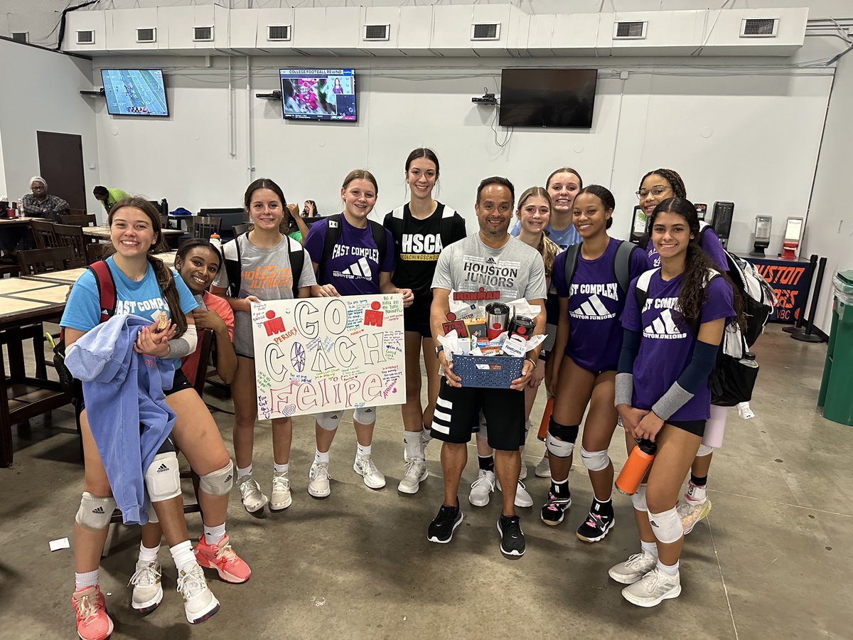 Cheering on Coach Felipe before he participates in the Iron Man triathlon! Wish him luck! 😊💪🏽🤜🏽🤛🏽 <a href="/houstonjuniors/">Houston Juniors</a> #hjv