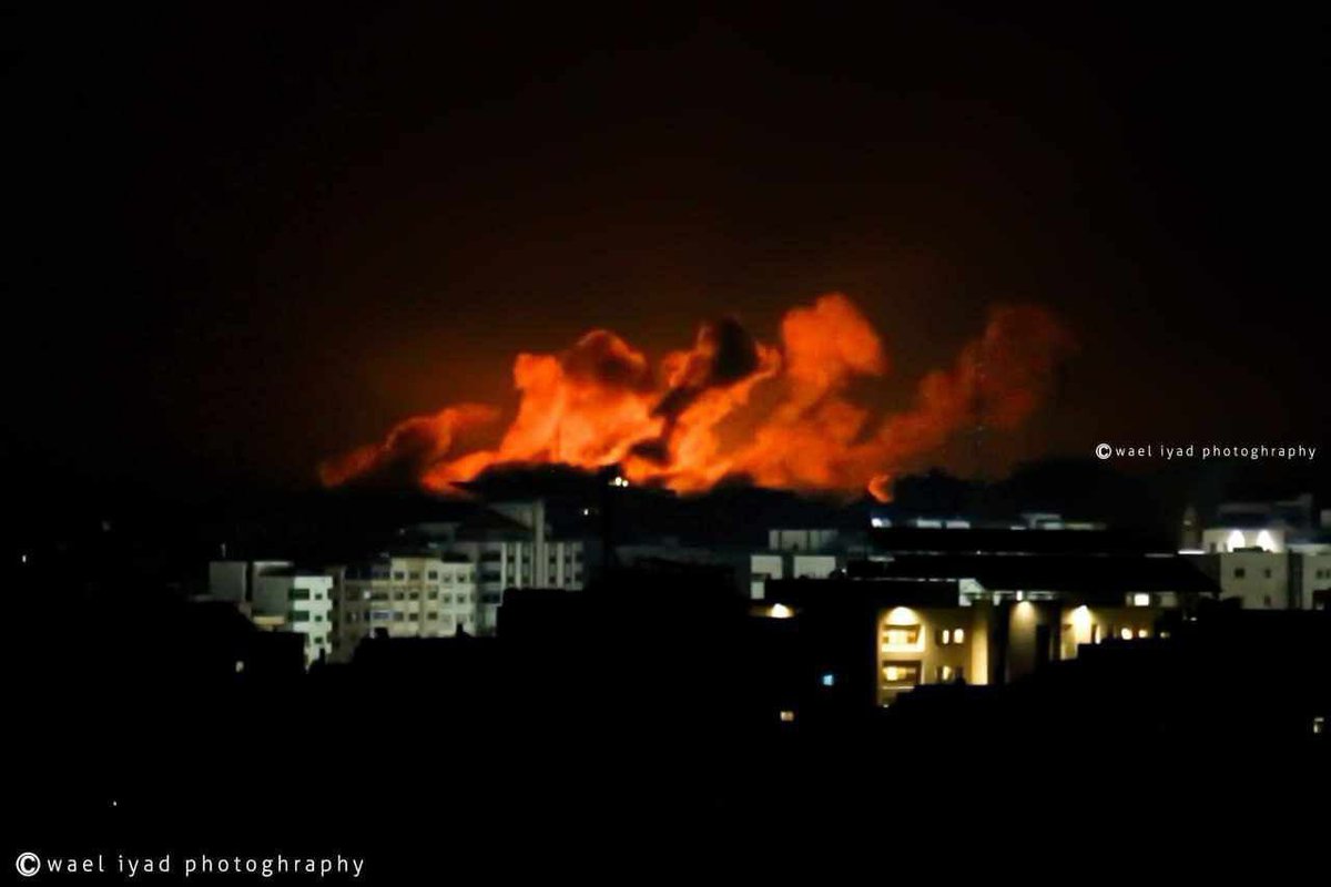 This is a war crime: Israeli forces are using internationally prohibited white phosphorus on heavily populated districts in the north of Gaza.