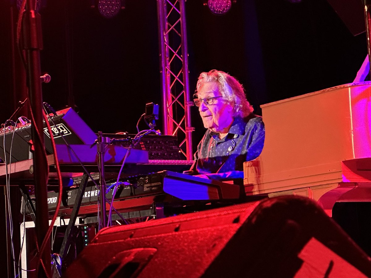 CirdecSongs's tweet image. Technical issues have put us well behind schedule, but maestro Patrick Moraz has finally taken the stage, playing with joy and gusto! He just got going, so I’ll chat more about this later. #cirdecsongs #piano #progstock