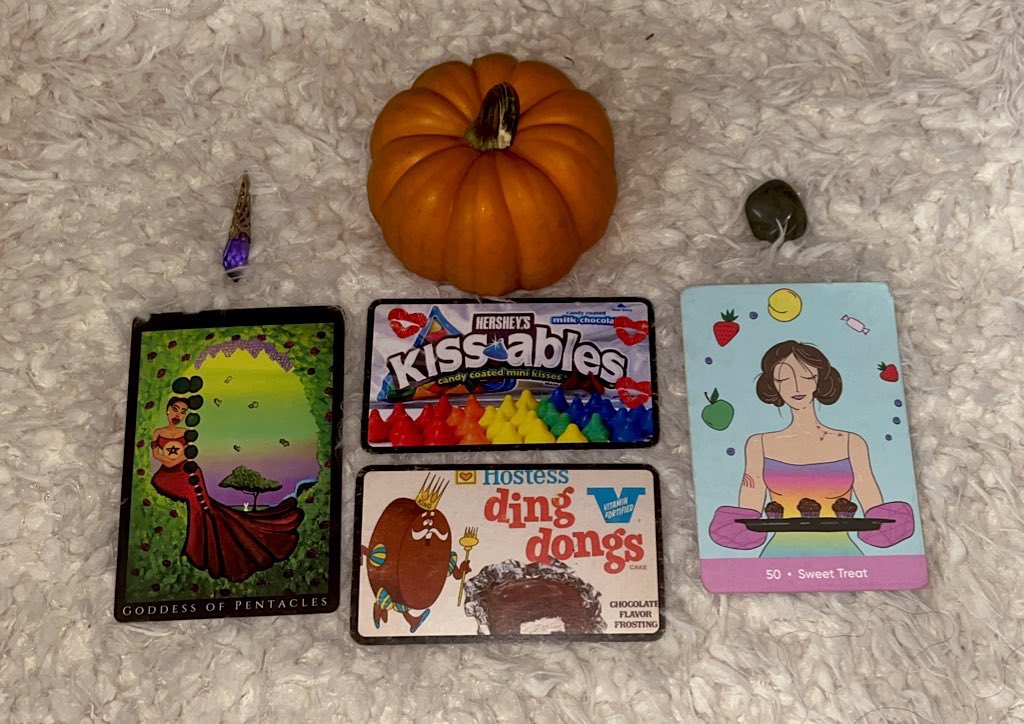 Taurus • Capricorn • Virgo 🌍 October Reading 🎃 Earth angels! Happy October! I hope you’re having a sweet Sunday 🩷 Today, I woke up thinking about sundaes, and candy, and Sunday candy (cause it is spooky season after all)! Costumes are cool, but the candy is where it’s AT! 1