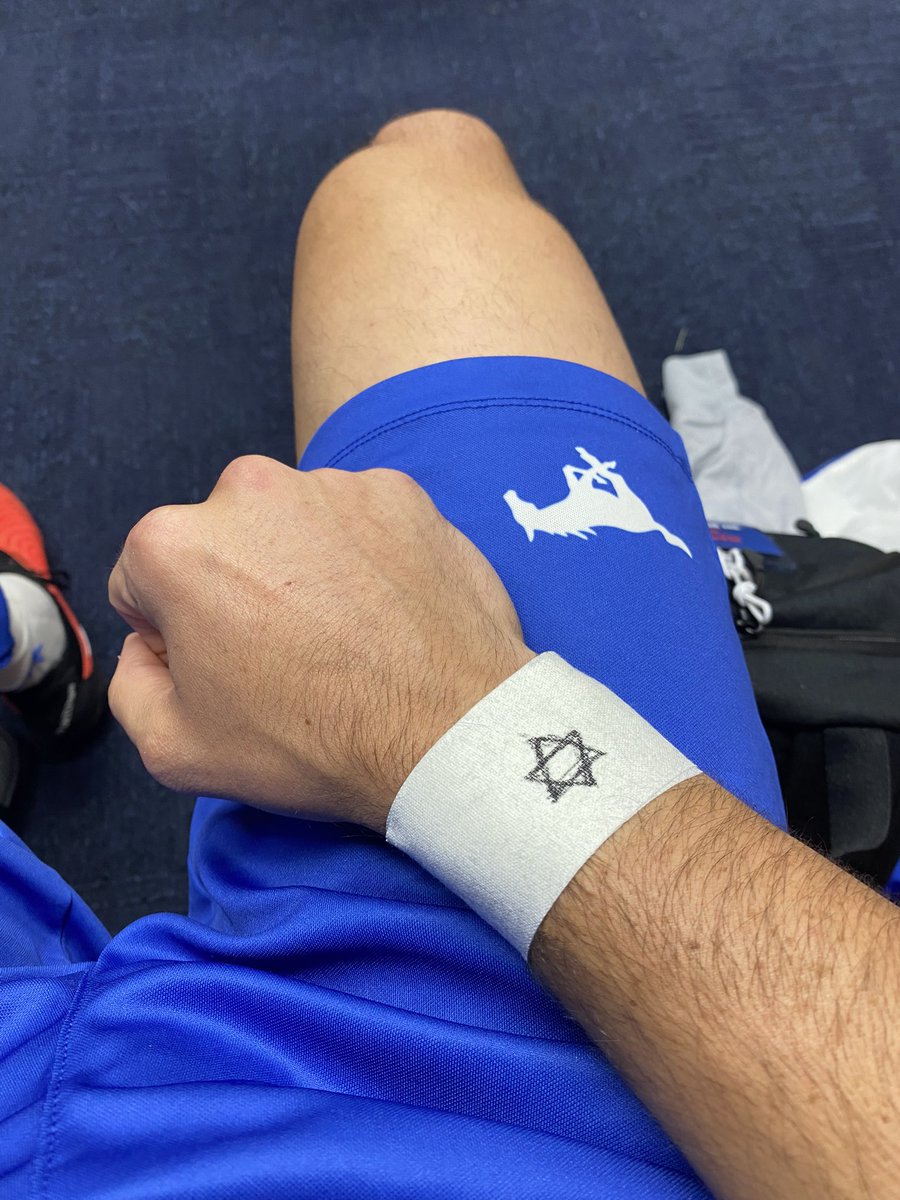 Niv_Berkovitz's tweet photo. להבקיע היום היה אחד הרגעים הכי אמוציונליים שהיו לי בחיים והדמעות לא הפסיקו לזלוג. תודה לחברים ולמאמנים שמצליחים להשאיר אותי שפוי בזמנים הנוראים האלה.
Scoring today was one of the most emotional moments that I ever had. I want to thank my teammates and coaching staff that keep me> https://t.co/rWyhhWwh7s