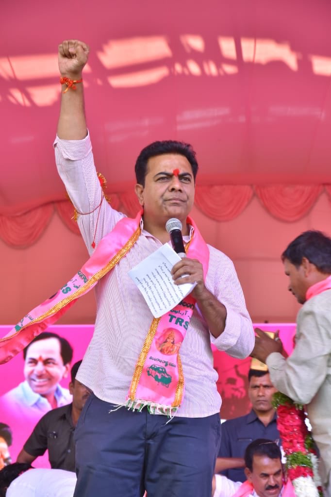 NaTelanganaa's tweet photo. @KTRBRS @KTR_News 🔥💥💥💥♥️
#HandloomMonday https://t.co/Djyhw0Sd3M