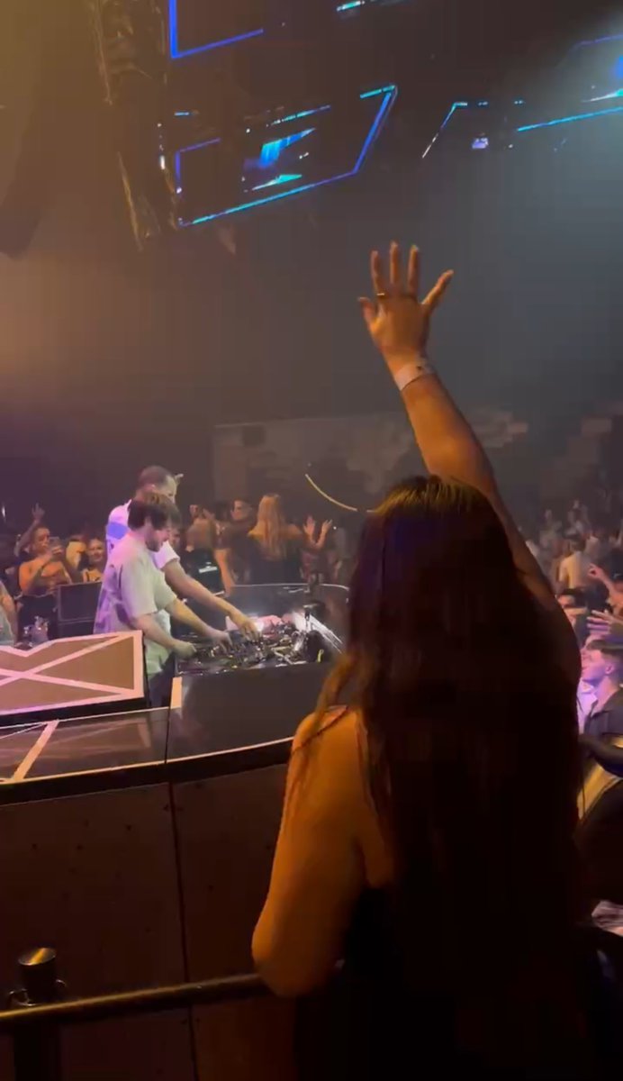 emhunterrrr's tweet photo. time of my freakin life last night💃🏼🪩💓 @LouisTheChild never misses😮‍💨 https://t.co/D80nVJjSVT