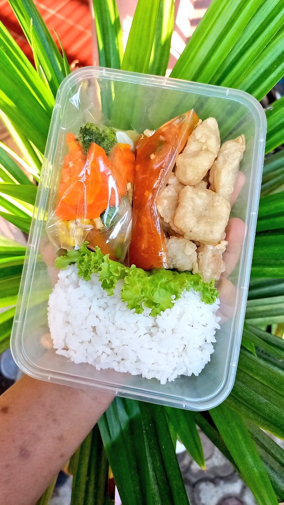 penthebutter's tweet image. Week 4 - Day 3

Nasi
Ikan dori asam manis
Tumis brokoli wortel
#dailybentoku #bekalkantor