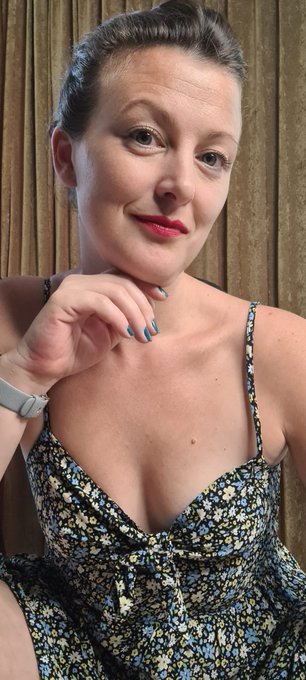 Ik was in de uitzending van @538 onder mijn naam Freya 😱🤭 So exciting!!   Iets wat ik tot een jaar geleden<a class="tags" target="_blank" title="On Twitter" href="/?out=eyJ0eXAiOiJKV1QiLCJhbGciOiJIUzUxMiJ9.eyJpYXQiOjE3MjA5ODMzNzUsImlzcyI6InR3cG9ybnN0YXJzLmNvbSIsIm5iZiI6MTcyMDk4MzM3NSwiZXhwIjoxNzUyNTE5Mzc1LCJyZWRpcmVjdF91cmwiOiJodHRwczovL3R3aXR0ZXIuY29tLzUzOCJ9.548oPH7XRFwvY5kDgxLknjdj5o463VXCaY4krOLLXOAvTQDODatbNys8aDWVFqv5lP_yigx3GmTBAD9tMf7A5Q">@538</a><a href="/tag/onlyfans"class="tags"><span>#onlyfans</span></a><a href="/tag/ikbensekswerker"class="tags"><span>#ikbensekswerker</span></a>