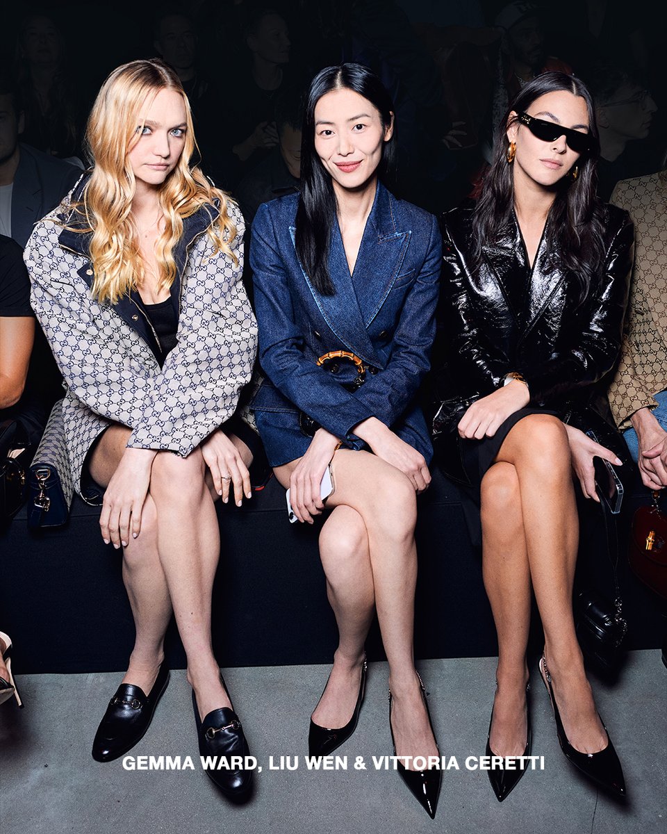 gucci_jp's tweet image. #GucciAncora にて。 クリエイティブ・ディレクター #SabatoDeSarno とともにフォトグラファーのデイビッド・シムズ #DavidSims &amp;amp; ダリア・ウェーボウィ #DariaWerbowy、ジェマ・ワード #GemmaWard、リウ・ウェン #LiuWen、ヴィットリア・チェレッティ #VittoriaCeretti。
on.gucci.com/GucciAncora_j_…